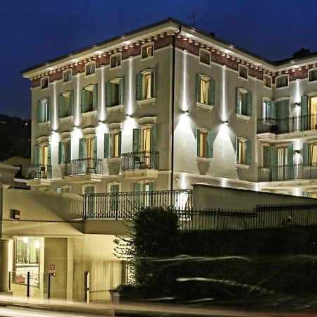 Gardone Palace Hotel ガルドーネ・リヴィエラ エクステリア 写真