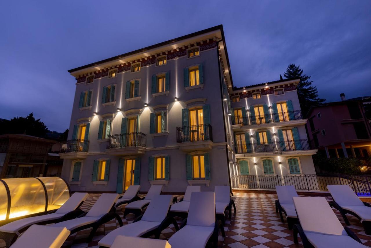 Gardone Palace Hotel ガルドーネ・リヴィエラ エクステリア 写真