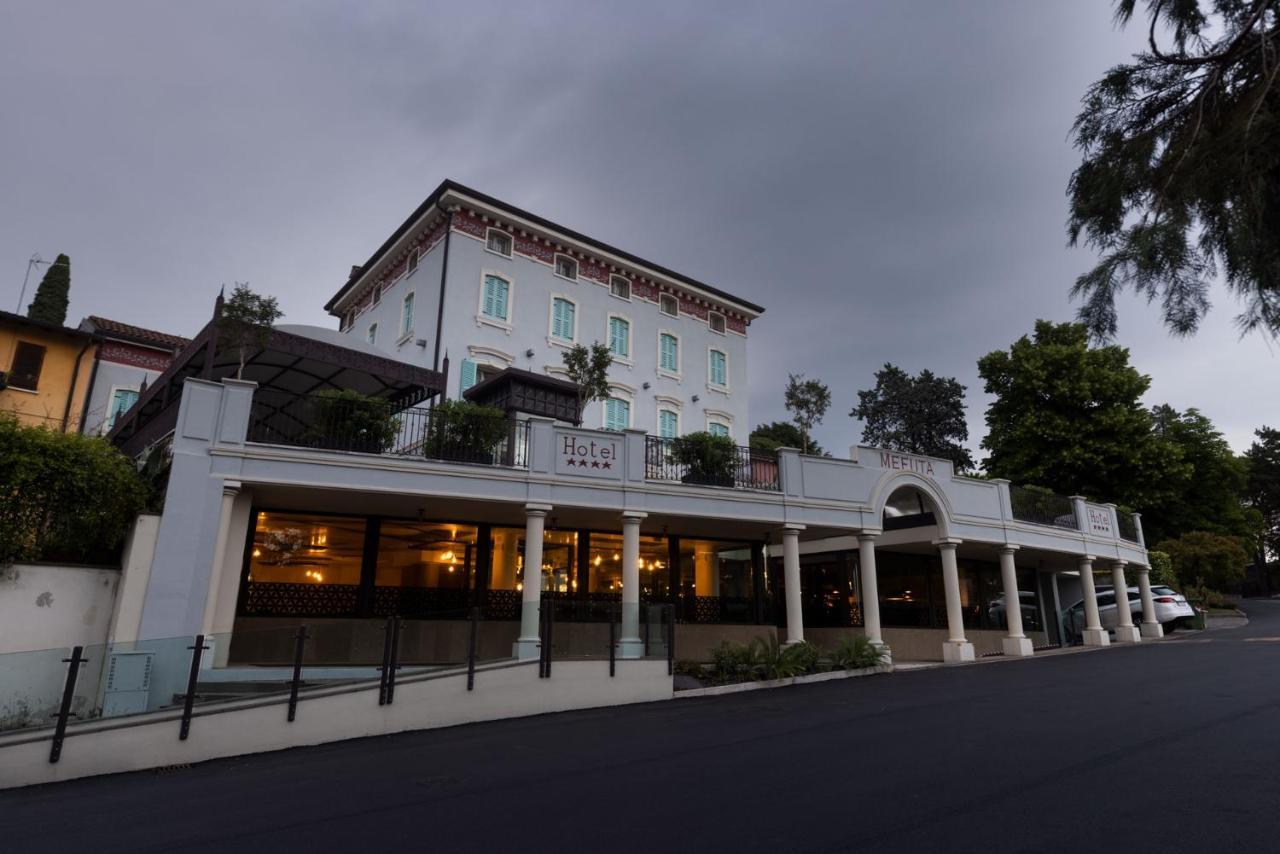 Gardone Palace Hotel ガルドーネ・リヴィエラ エクステリア 写真