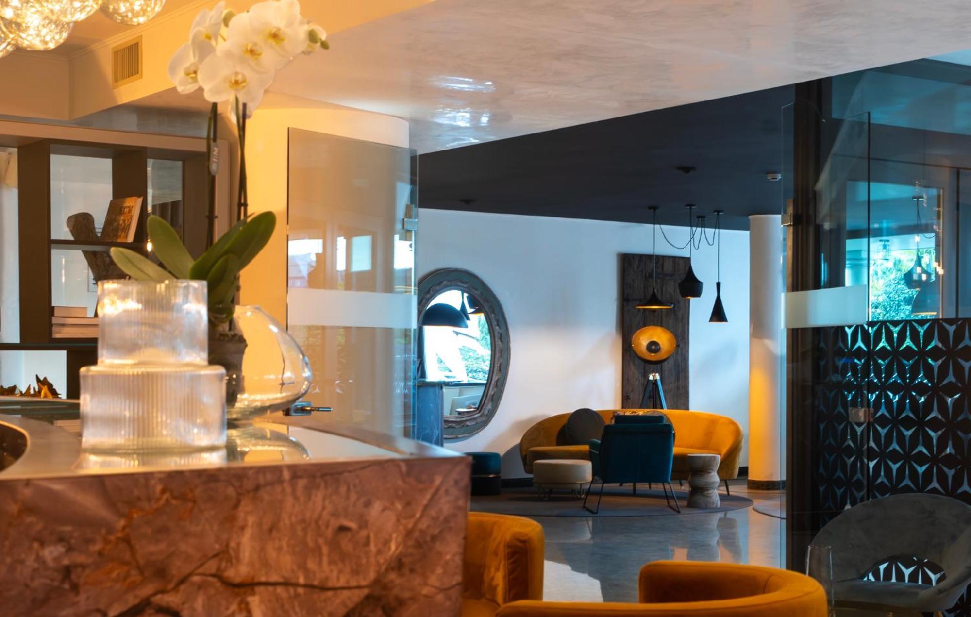 Gardone Palace Hotel ガルドーネ・リヴィエラ エクステリア 写真