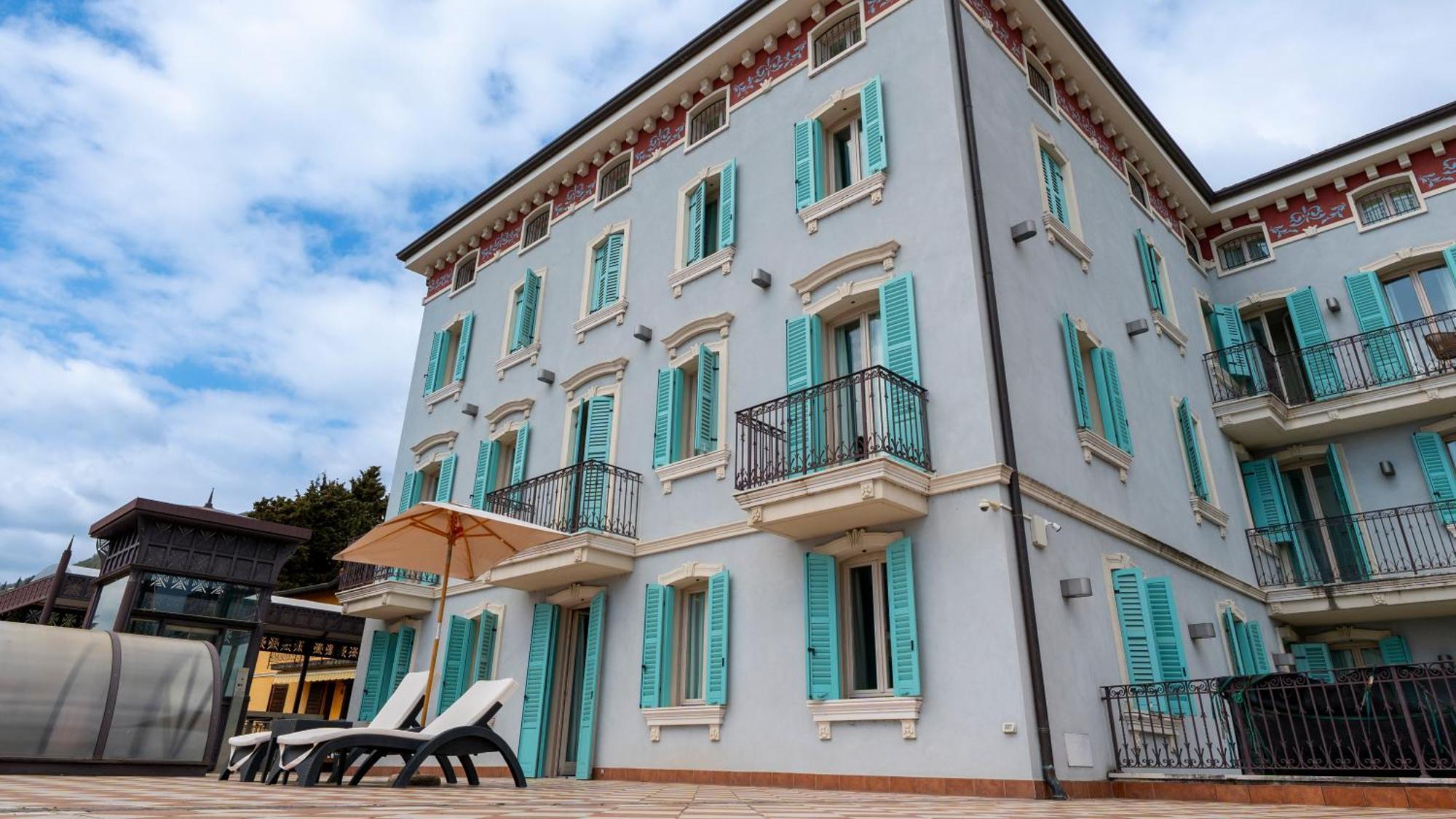 Gardone Palace Hotel ガルドーネ・リヴィエラ エクステリア 写真