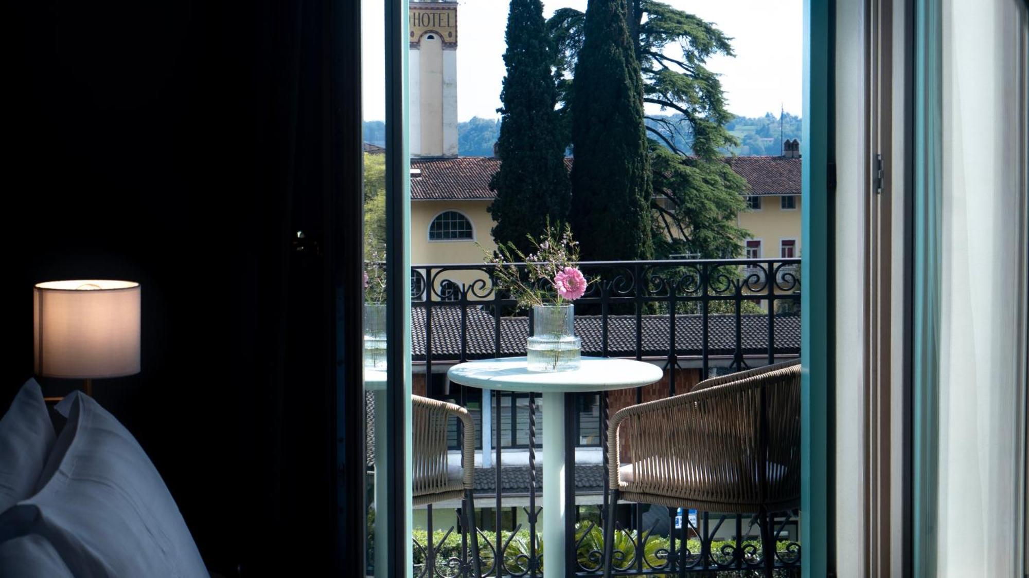 Gardone Palace Hotel ガルドーネ・リヴィエラ エクステリア 写真