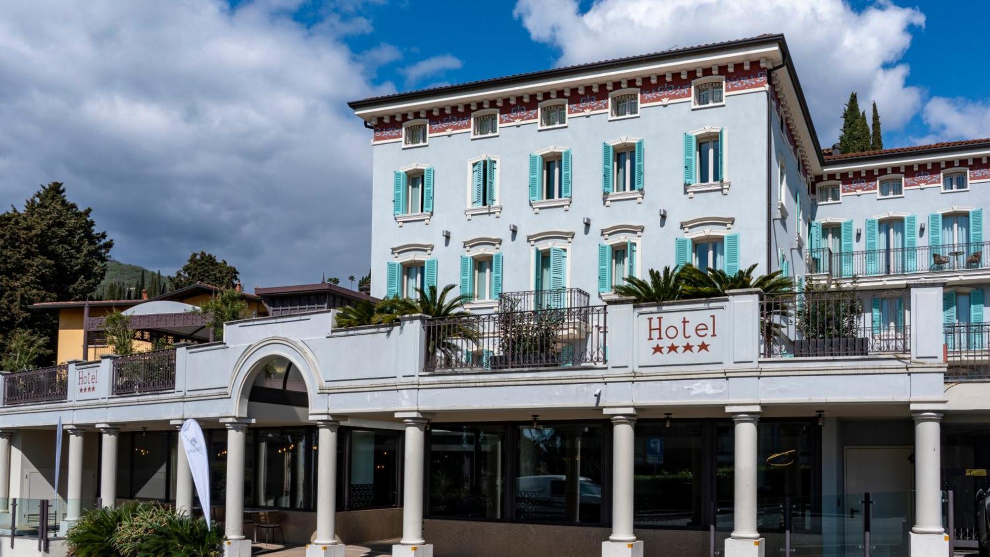 Gardone Palace Hotel ガルドーネ・リヴィエラ エクステリア 写真